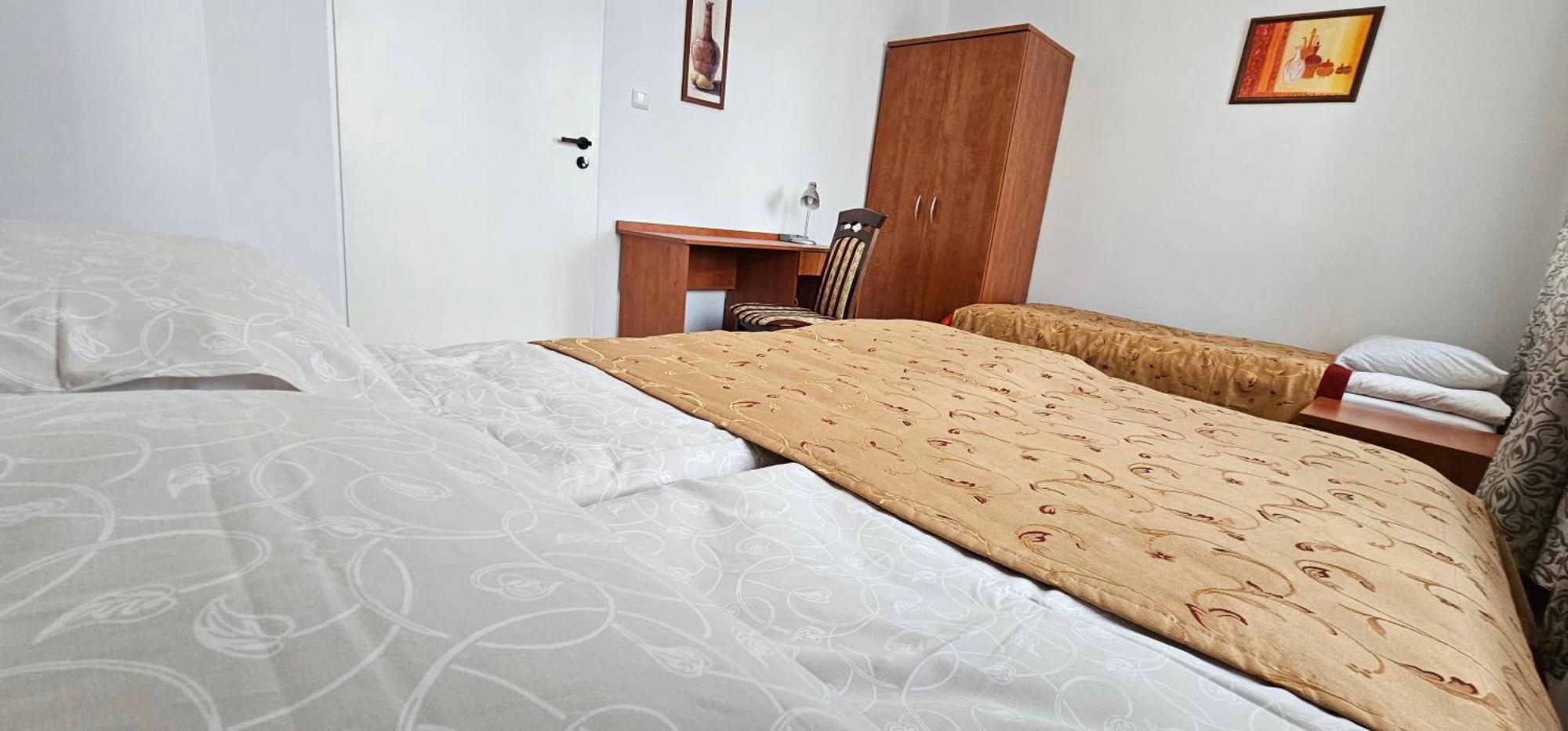 Rest Hostel Airport Modlin Nowy Dwor Mazowiecki Ngoại thất bức ảnh