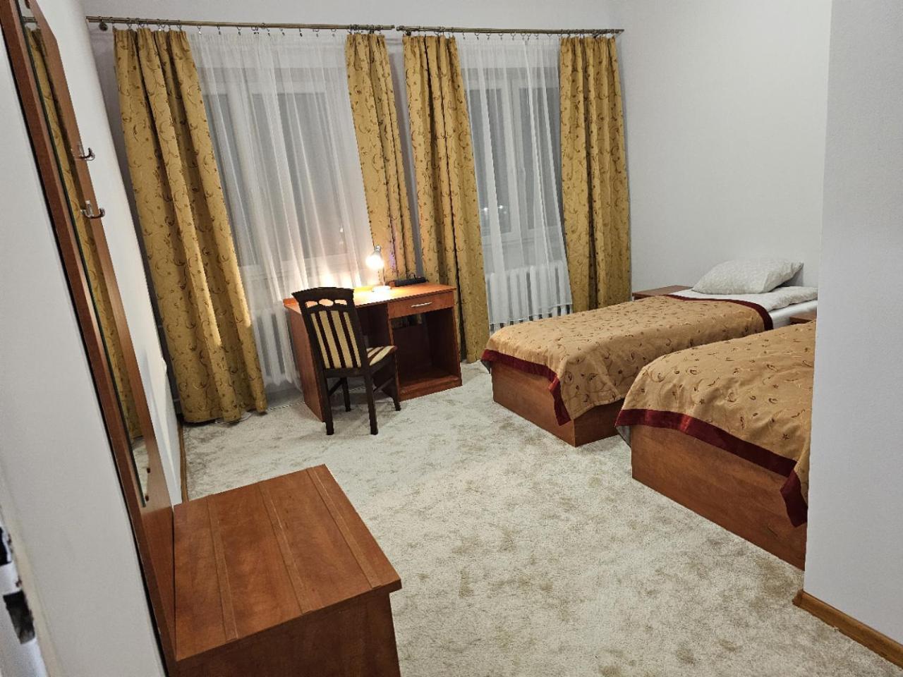 Rest Hostel Airport Modlin Nowy Dwor Mazowiecki Ngoại thất bức ảnh