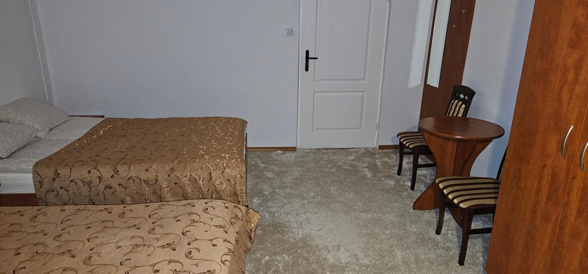 Rest Hostel Airport Modlin Nowy Dwor Mazowiecki Ngoại thất bức ảnh
