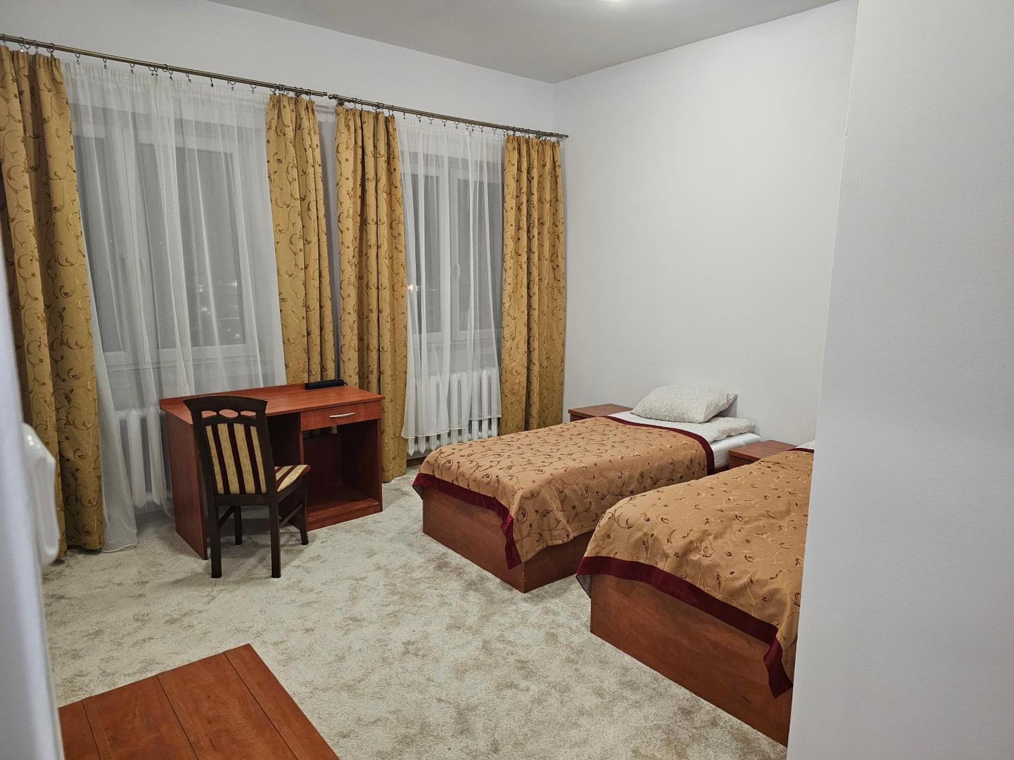 Rest Hostel Airport Modlin Nowy Dwor Mazowiecki Ngoại thất bức ảnh